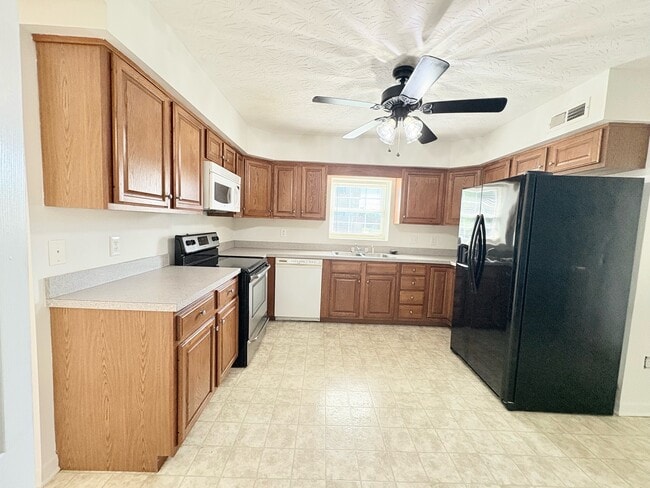 Building Photo - 24 Rosette Ln