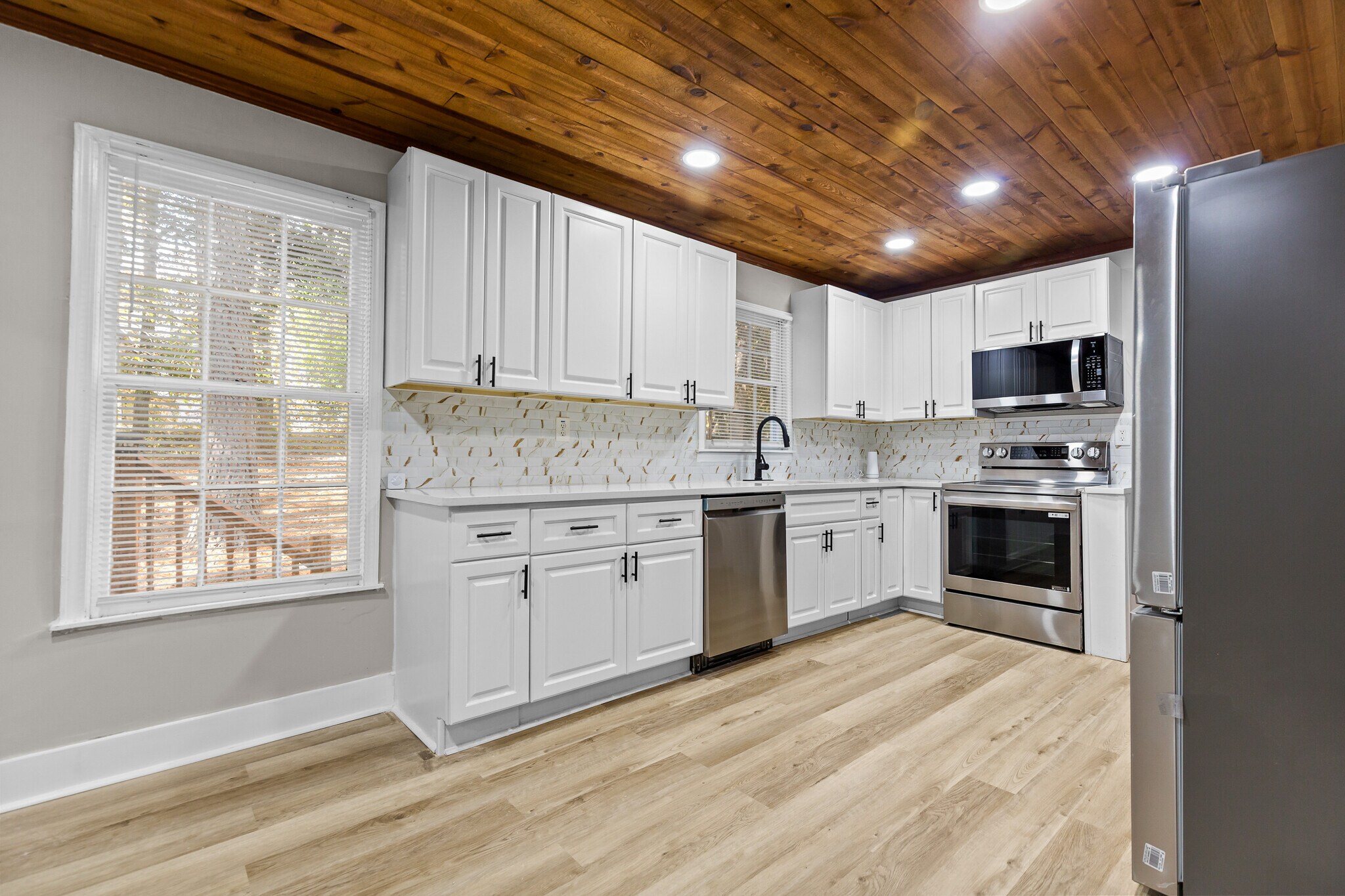 Building Photo - 800 Post Road Cir