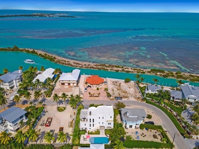 Building Photo - 317 E Seaview Cir