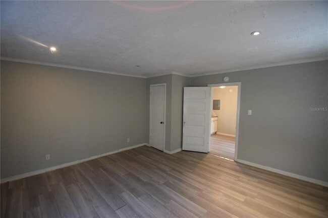 Building Photo - 842 E Lime St