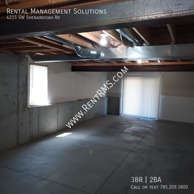 Building Photo - 4215 SW Shenandoah Rd