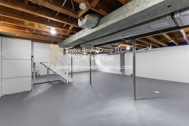 Building Photo - 18240 Negaunee