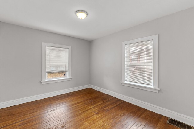 Building Photo - Jump on this Deal! 2 bedroom 1 bath Near N...