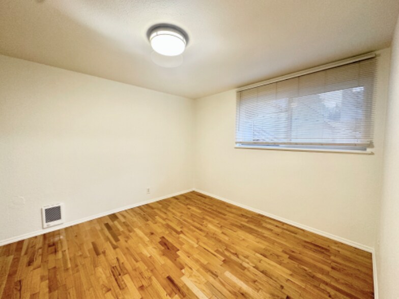 Building Photo - 5101 Ravenna Ave NE