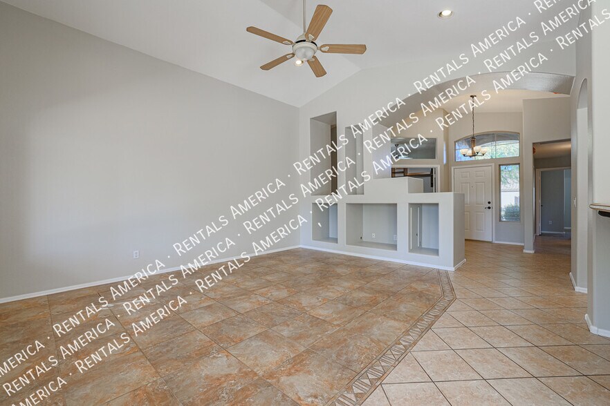 Building Photo - 703 W Canary Way