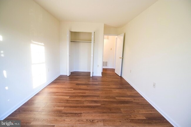 Building Photo - 102-107 Timberlake Terrace