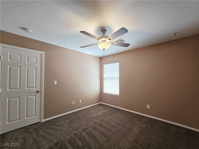 Building Photo - 10865 Wallflower Ave