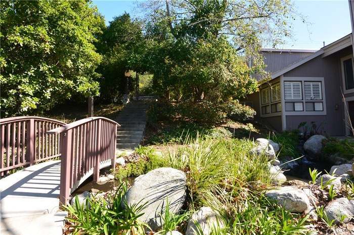 Building Photo - 137 S Stonebrook Dr
