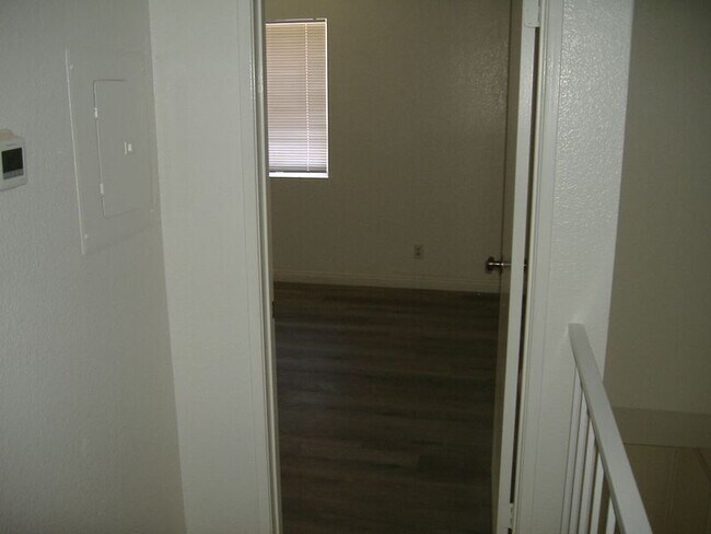 Building Photo - 28701 Calle Del Lago