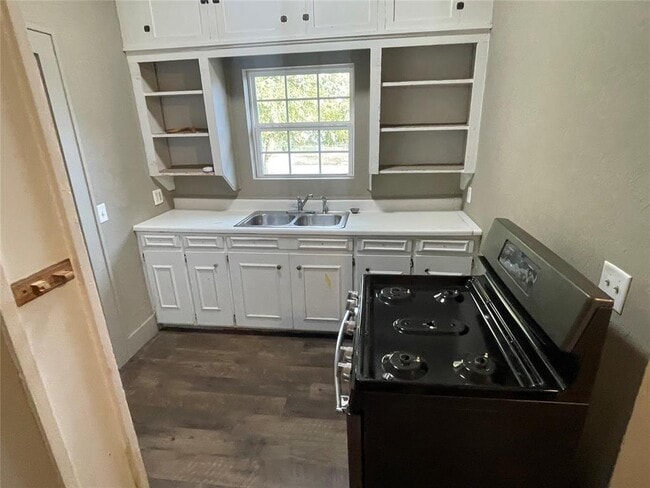 Building Photo - 220 N 8th St