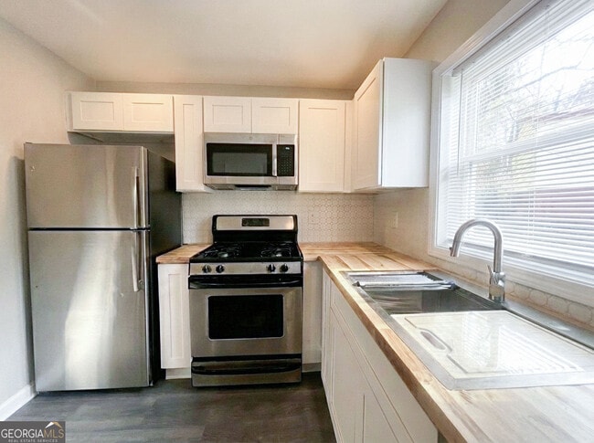 Building Photo - 3730 Clovis Ct NW