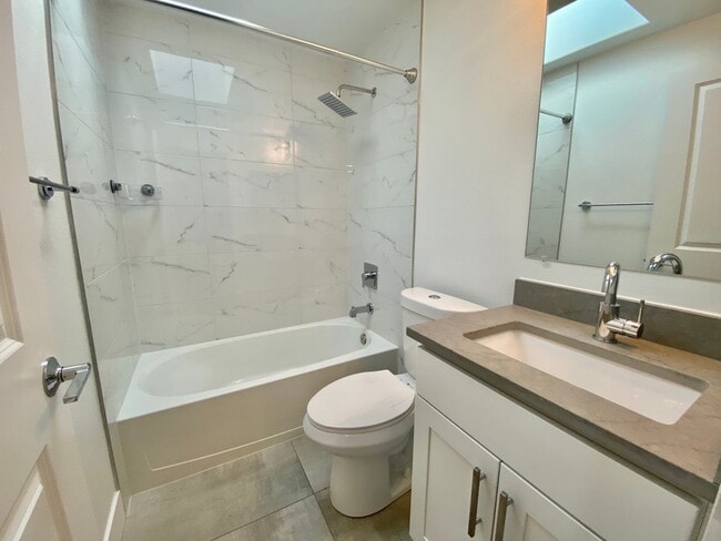 Building Photo - Contemporary rambler in Kent Station!