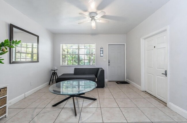 Building Photo - 3401 SW 48th Ave