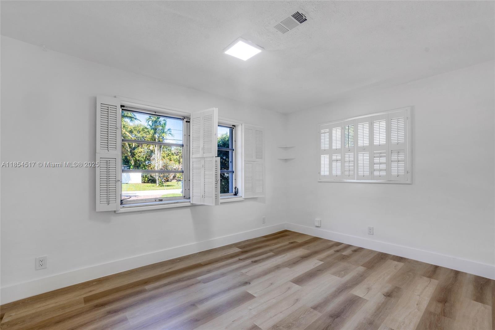 Building Photo - 2020 NW 33rd Ct