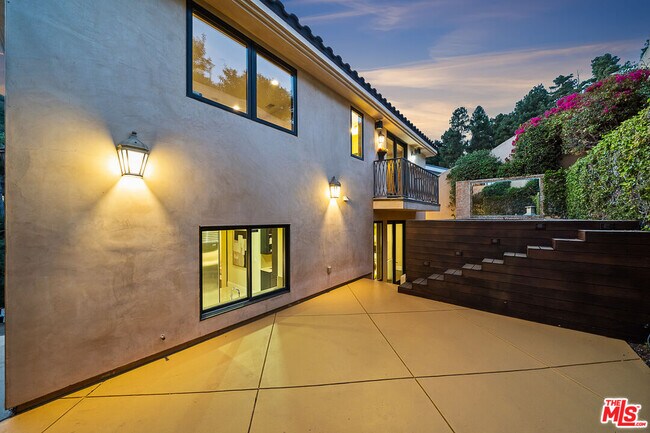 Building Photo - 6477 Deep Dell Pl