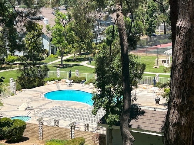 Pool & Tennis Courts - 20321 Rue Crevier