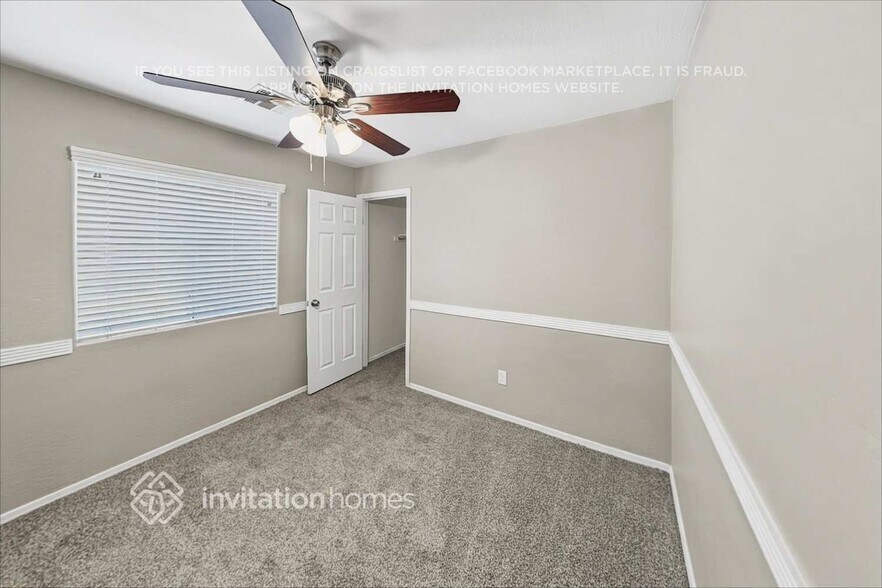 Building Photo - 1425 E Lakeview Dr