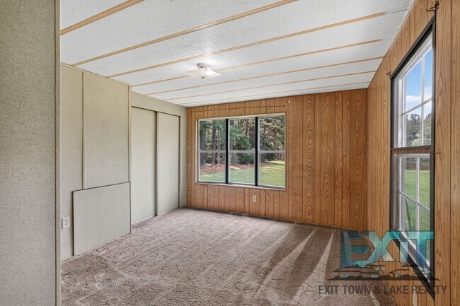 Building Photo - Peaceful Country Living in Gasburg, VA!