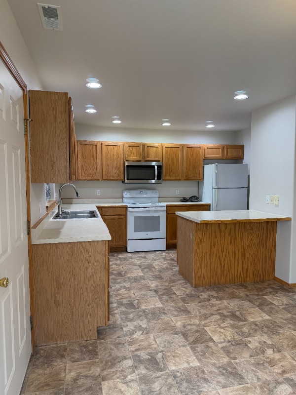 Building Photo - 1979 Greatview Dr