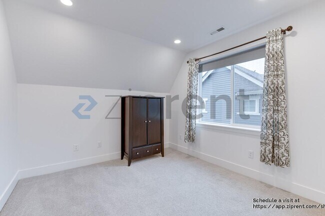 Building Photo - 18602 46th Ave SE