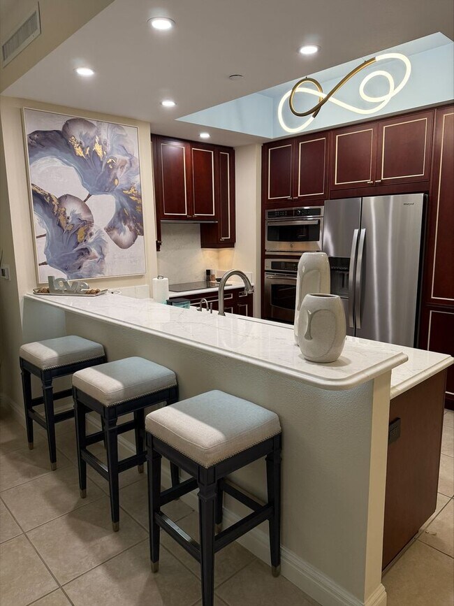 Building Photo - Short term ONLY luxury 2/2 condo in the heart of downtown Sarasota