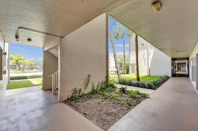 Building Photo - 2430 SW 81st Ave