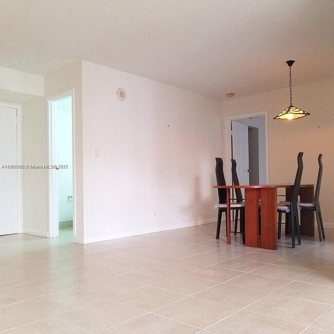 Building Photo - 17021 N Bay Rd