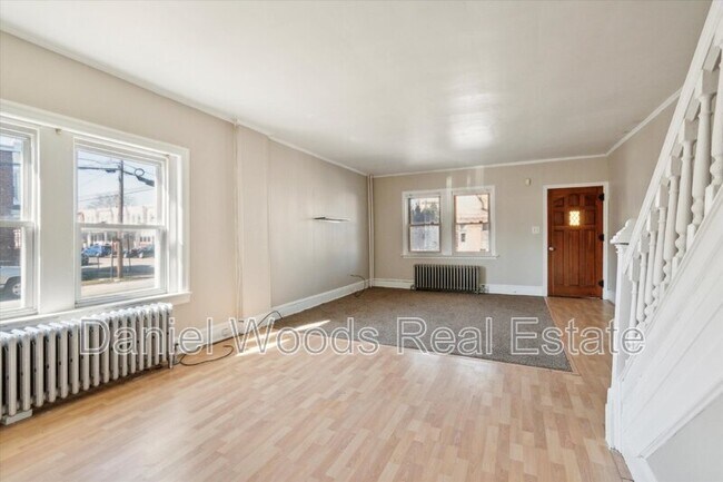 Building Photo - 2541 W 7th st