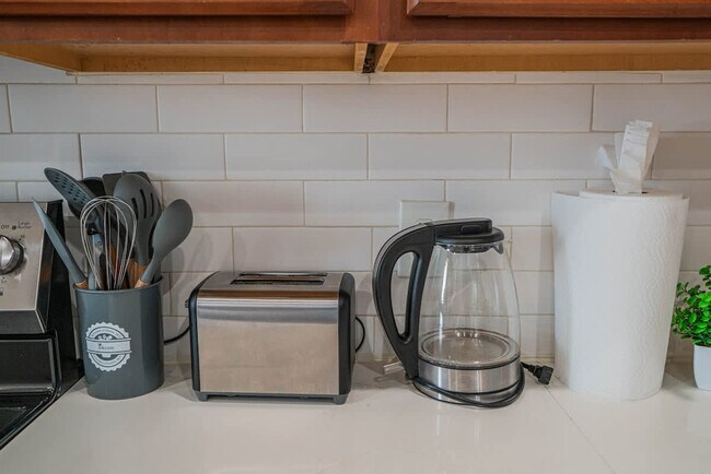 Building Photo - 1275 E University Dr