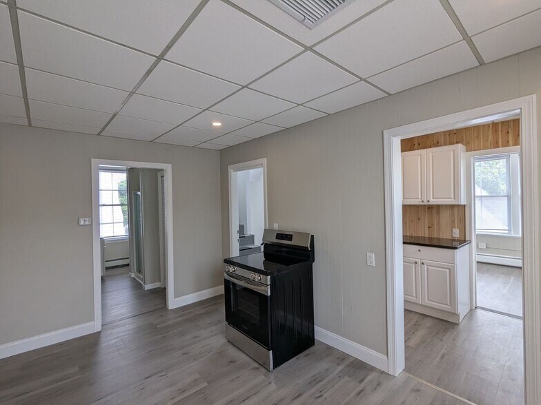 Building Photo - 684 Park Ave