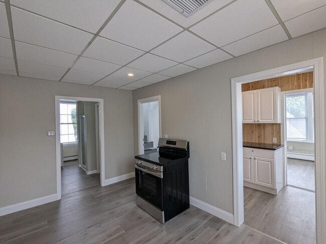 Building Photo - 684 Park Ave