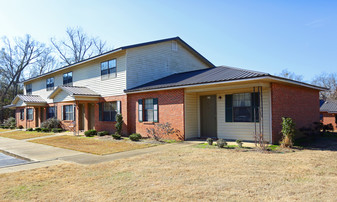 Building Photo - Pecan Lane