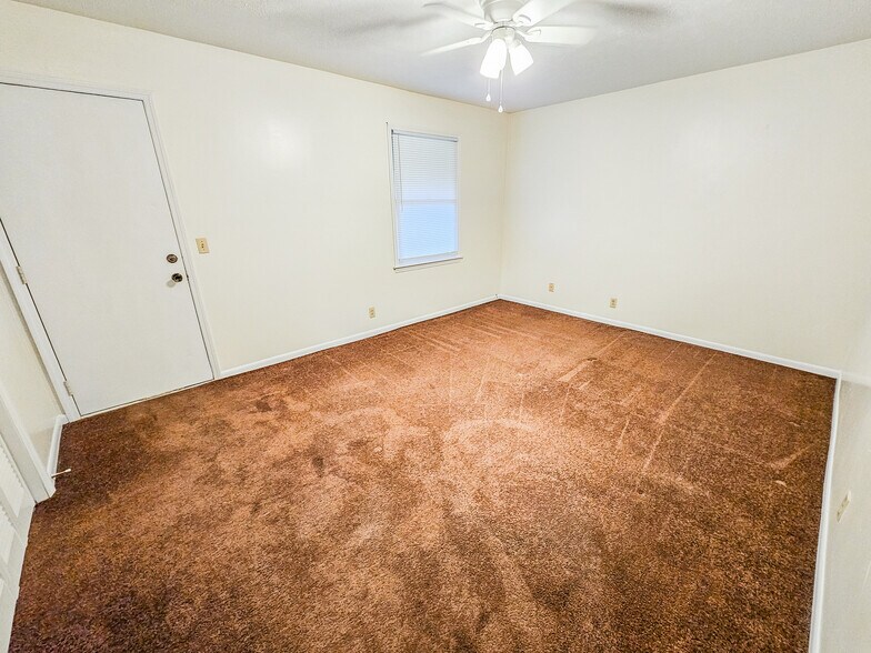 Building Photo - 117 Bybee Dr