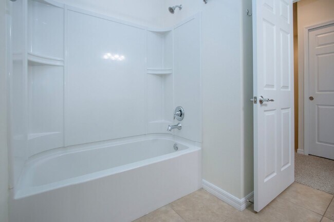 Building Photo - 3 Bedroom 2.5 Bath Townhome San Michele