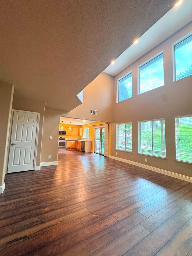Building Photo - 477 Fisher Cir