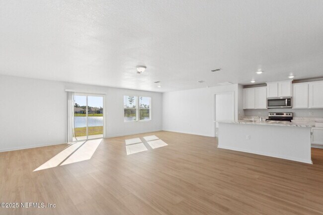 Building Photo - 65445 River Glen Pkwy