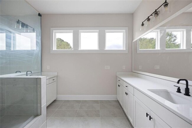 Building Photo - 109 Village Green Ave