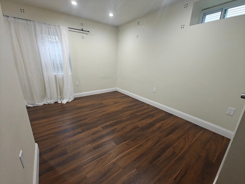 Building Photo - 42 Elmwood Ave