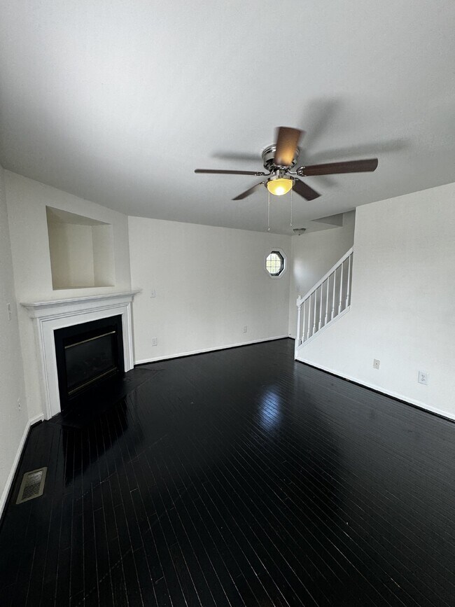 Building Photo - Charming 4 Bed, 2.5 Bath Home in Frederick...
