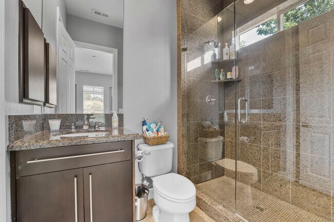 Building Photo - Beautiful Home in ArrowCreek!