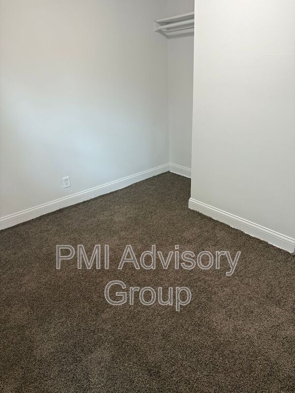 Building Photo - 3108 SE Colfax St