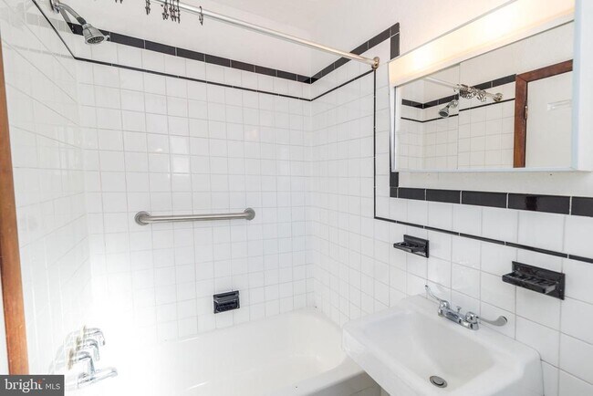 Building Photo - 7738 Ardleigh St