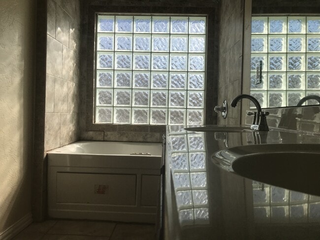 Building Photo - 223 E Independence St