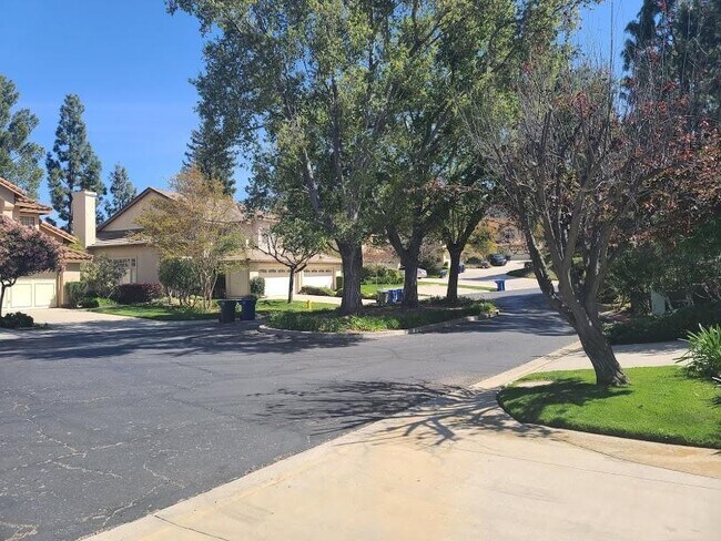 Building Photo - 1029 Amberton Ln