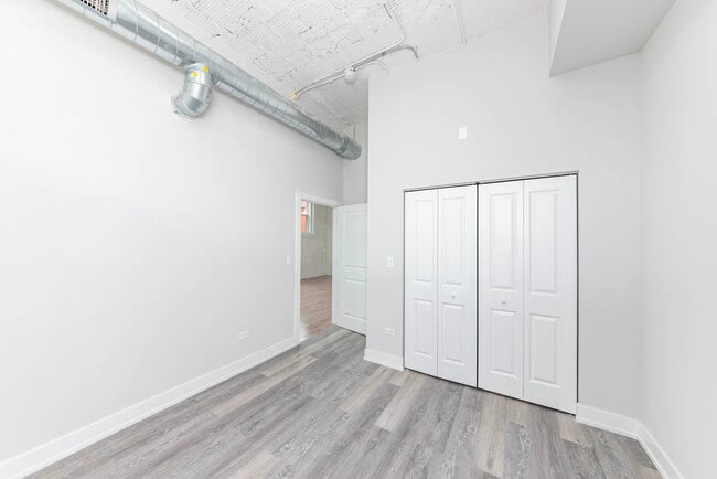 Building Photo - 2000 W 22nd Pl