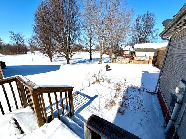 Building Photo - 100 Fairway Hill