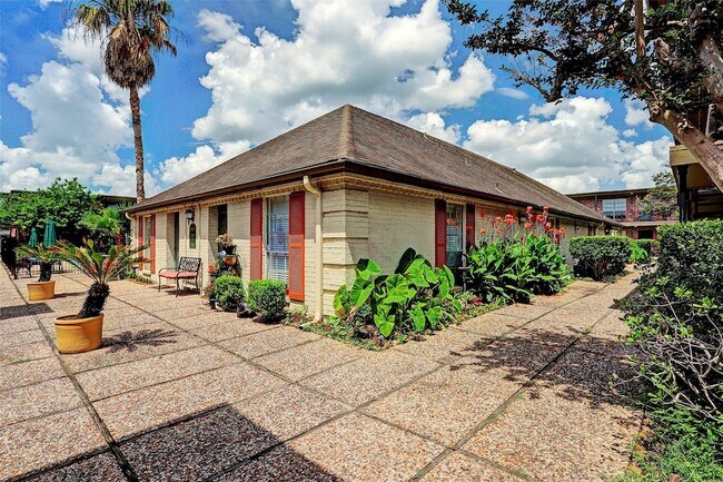 Building Photo - 11550 Chimney Rock Rd