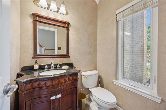 Building Photo - 8408 Island Ct