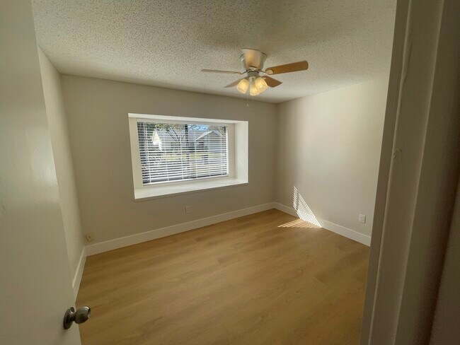 Building Photo - 5010 Pennsbury Dr