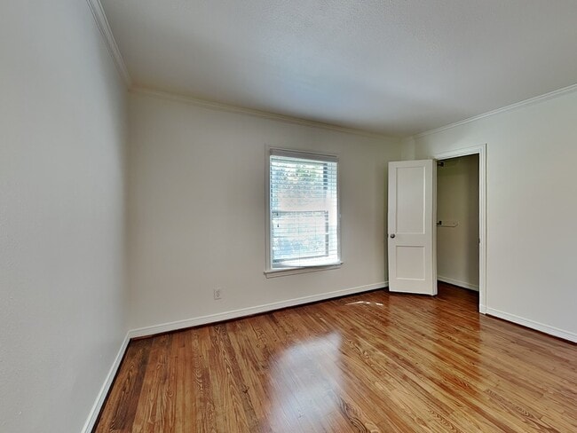 Building Photo - 6442 Bordeaux Ave